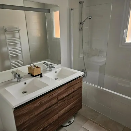 Maison Neuve A 300m De La Sud Et A Proximite Des Golfs *
